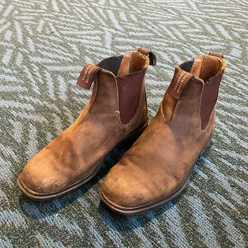 Blundstones Size 5.5 (8.5w, 6.5m)